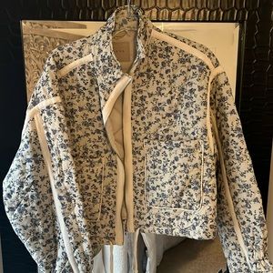 BlankNYC zip up jacket. Blue flower detail. Size Large